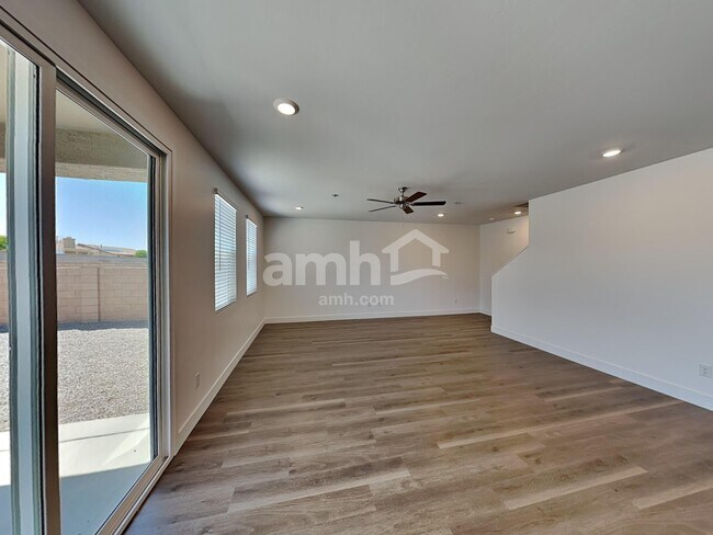 Building Photo - 9588 Harkes Dr