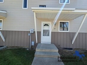 Building Photo - 3285 Canyon Dr