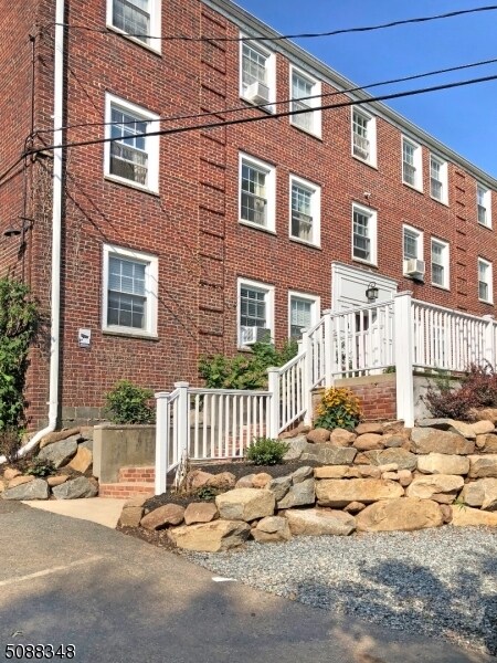 Building Photo - 376 Claremont Ave