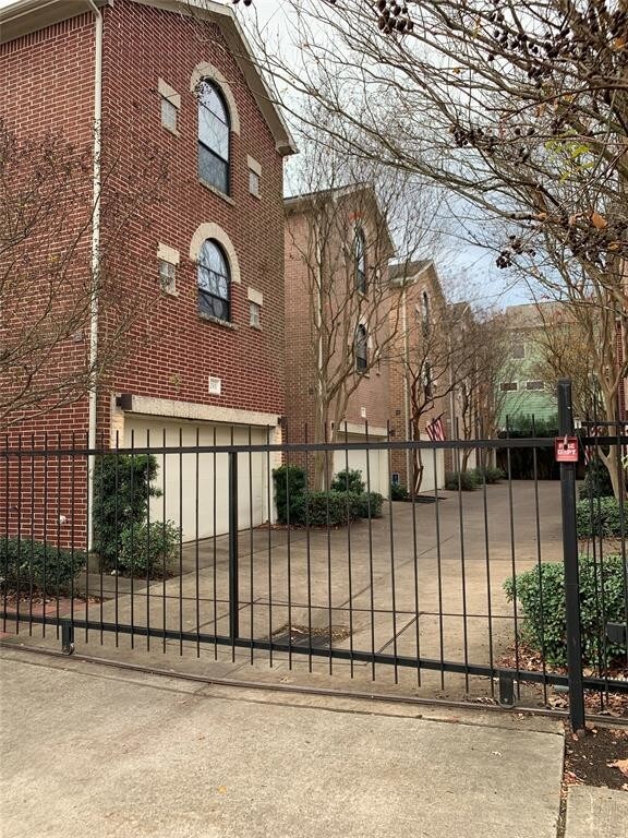 Building Photo - 2507 Brinkman St