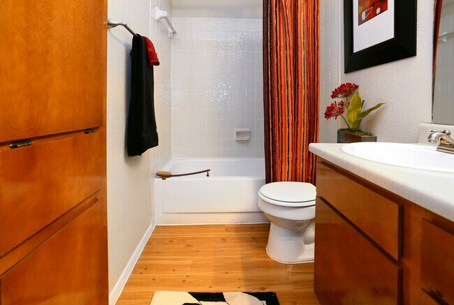 Foto del edificio - 1003 Justin Ln