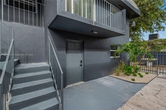 Building Photo - 421 SW 9th St