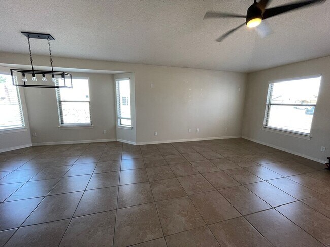 Building Photo - Charming East Side Gem – Prime Location Ne...