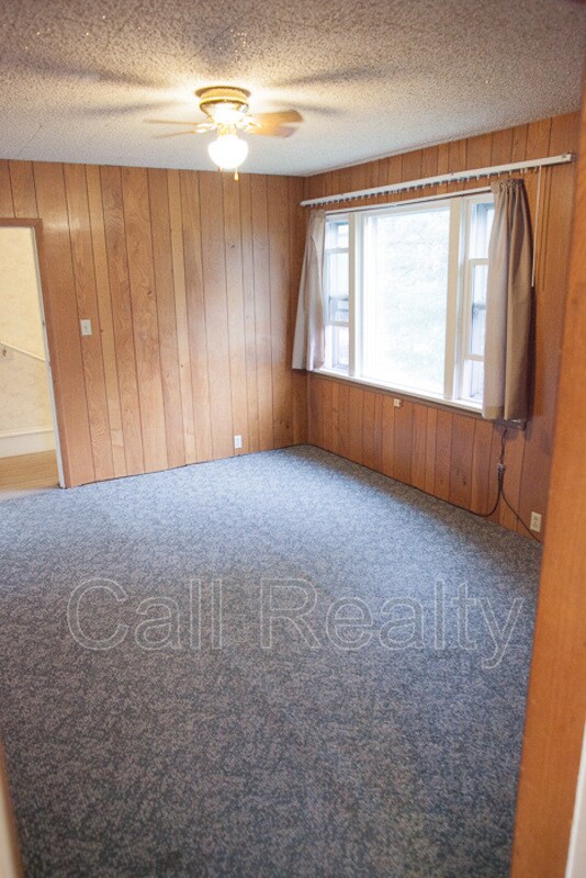 Building Photo - 1028 E Mission Ave