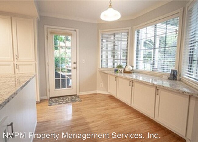 Building Photo - 4 br, 3 bath House - 1451 Manzanita Ave