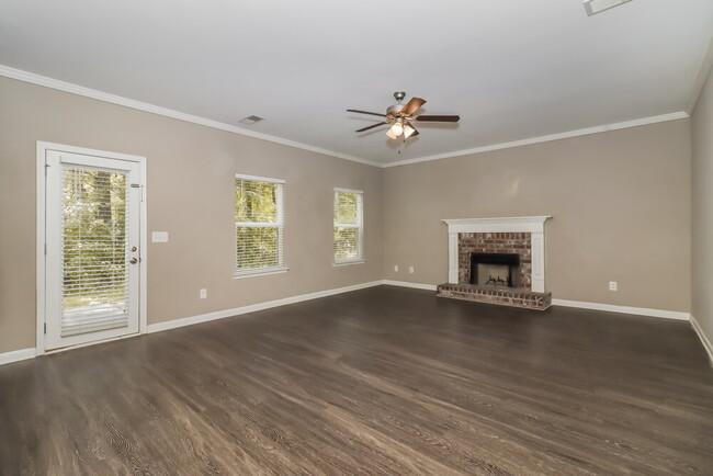 Building Photo - 602 Fieldcrest Dr