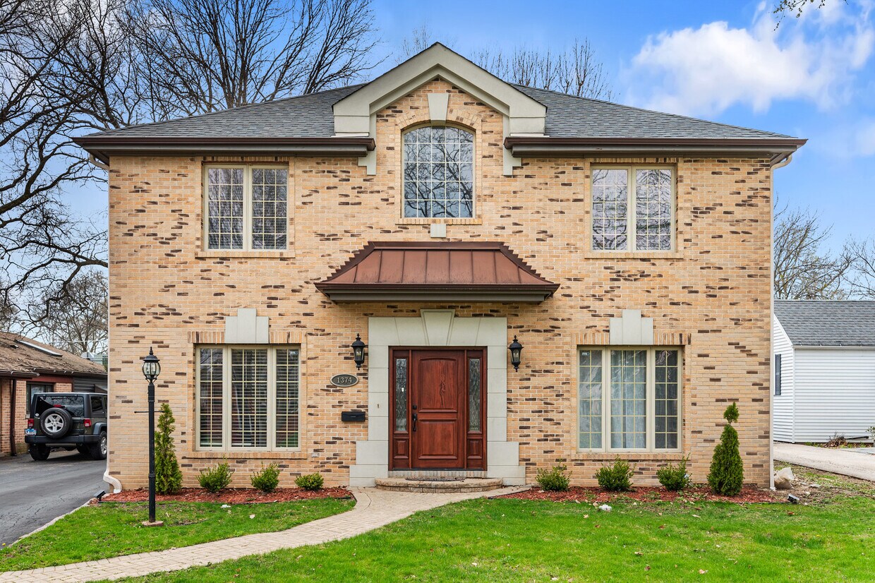 Primary Photo - 1374 Cavell Ave