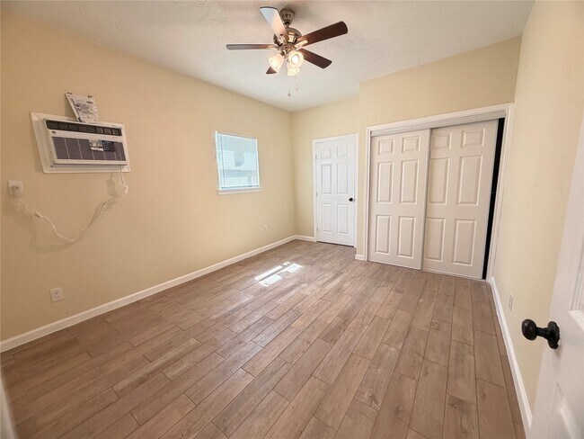 Foto del edificio - 22349 FM359