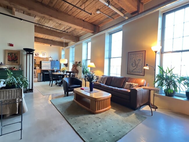 Building Photo - 35 Riverwalk Way