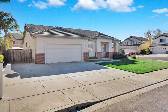 Building Photo - 826 Hollowbrook dr, Brentwood CA