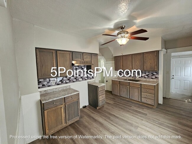 Building Photo - 4019 E 143rd St