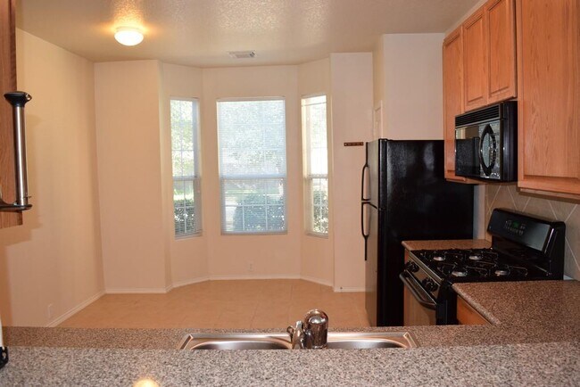 Foto del edificio - 3418 Glenmore Meadow Dr