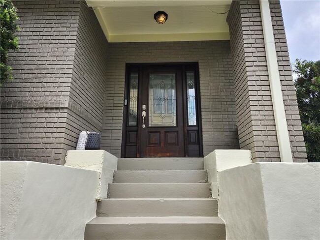 Foto del edificio - 880 Arlington Pl NE