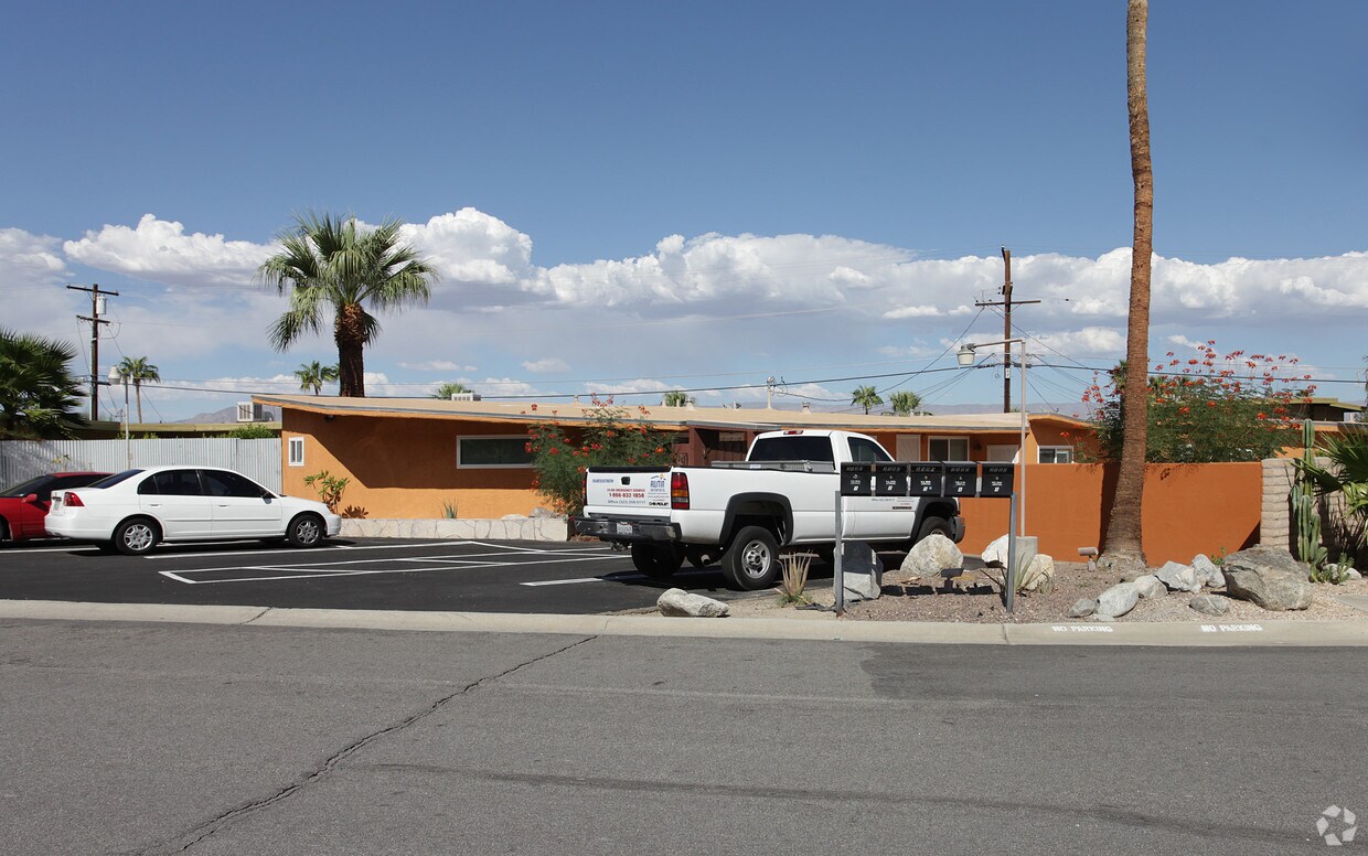 Building Photo - 2580 N Junipero Ave