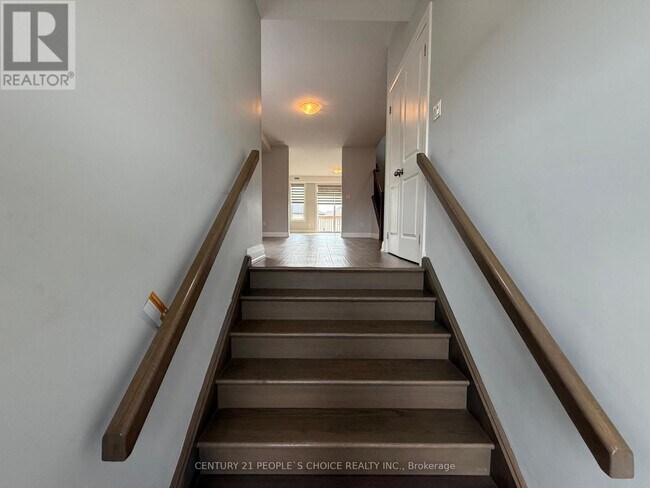Photo du bâtiment - 562 Fairway Rd