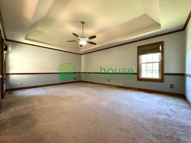 Building Photo - 700 Middle Rdg Dr