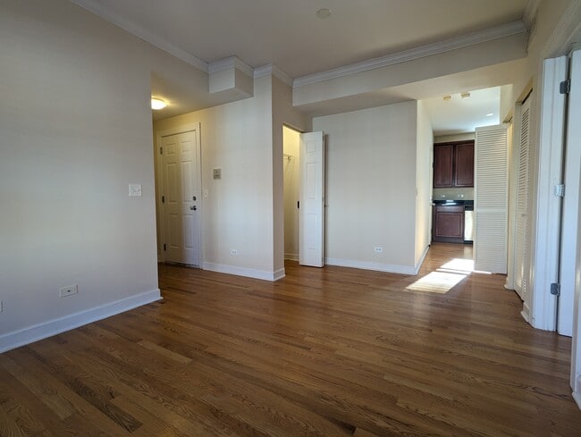 Building Photo - 3240 N Clifton Ave
