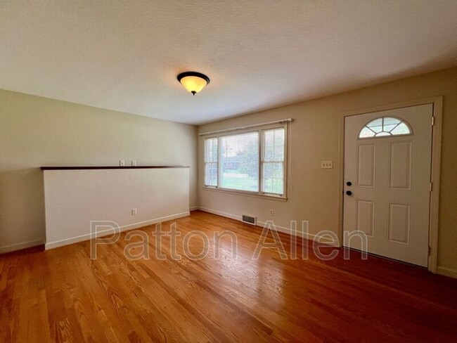Building Photo - 114 Arco Rd