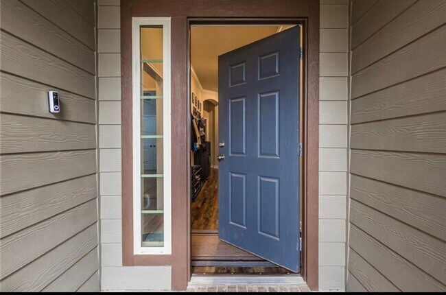 Foto del edificio - 8219 Quiet Hollow Dr