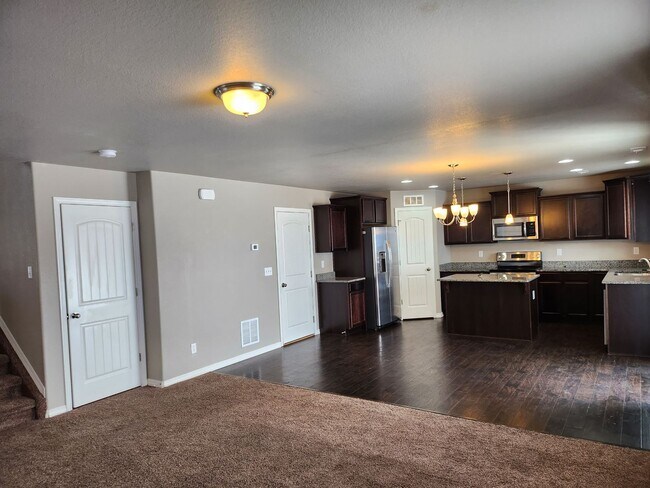 Foto del edificio - BEAUTIFUL 3BD HOME with A/C in TRAILS at F...