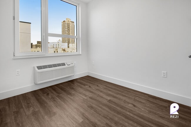 Building Photo - 2069 Honeywell Ave