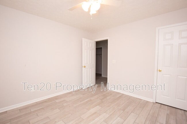 Building Photo - 6020 White Pine Dr