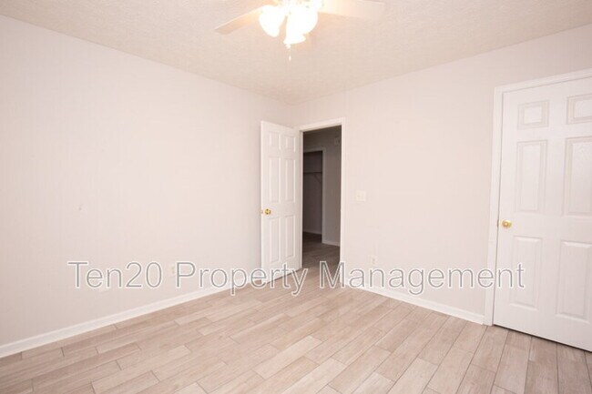 Foto del edificio - 6020 White Pine Dr