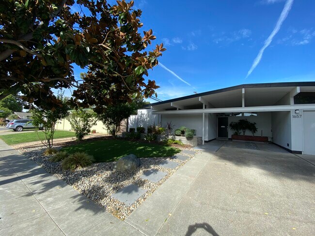 Building Photo - 1657 Andalusia Way