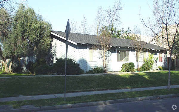 Primary Photo - 113-143 W Alexander Ave