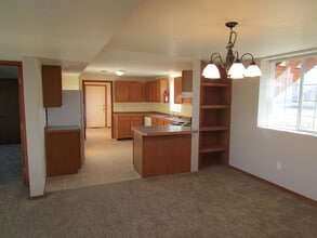 Building Photo - 510 S Circle Dr