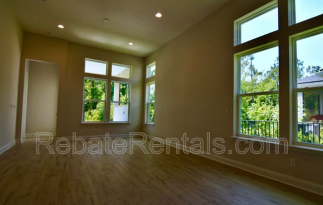 Building Photo - 538 Vista Lake Cir