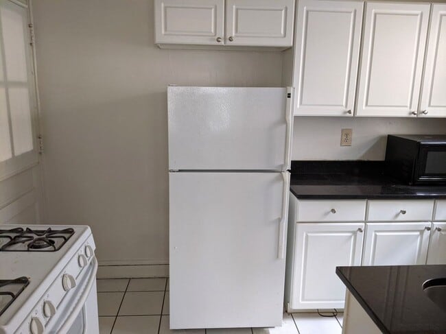 Building Photo - 1452 Oak Ave