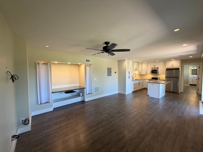 Building Photo - Nicely remodeled 1 bedroom Suite, All utilities paid + WiFi