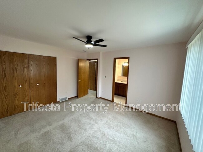 Foto del edificio - 807 Ptarmigan Pl