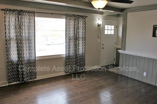 Foto del edificio - 3421 W 77th Pl