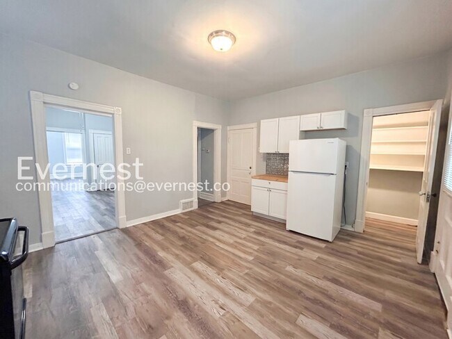 Foto del edificio - 2 Bed/2 Bath Condo with Modern Amenities / Available Now!