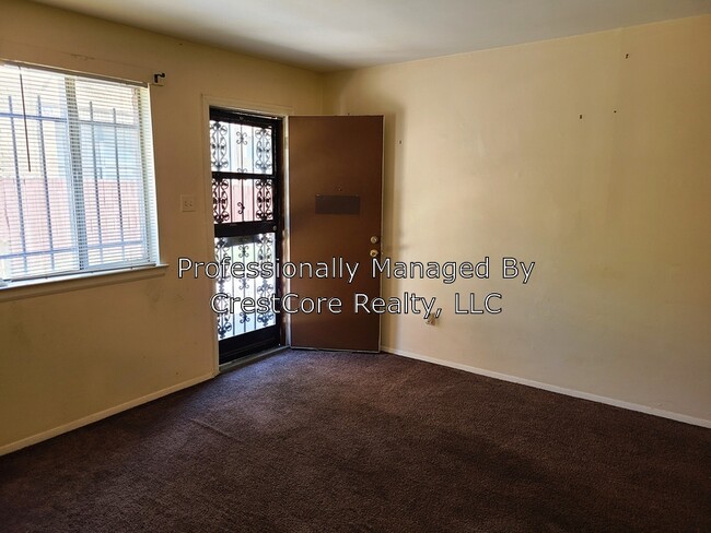 Building Photo - 233 N Bellevue Blvd