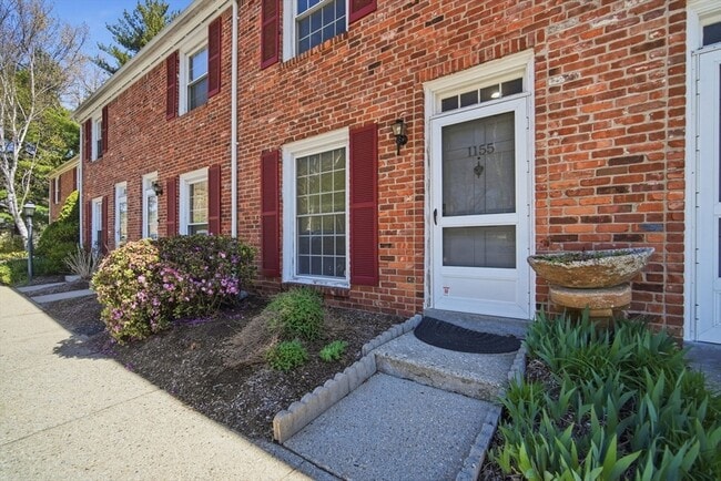 Building Photo - 1155 Dickinson St