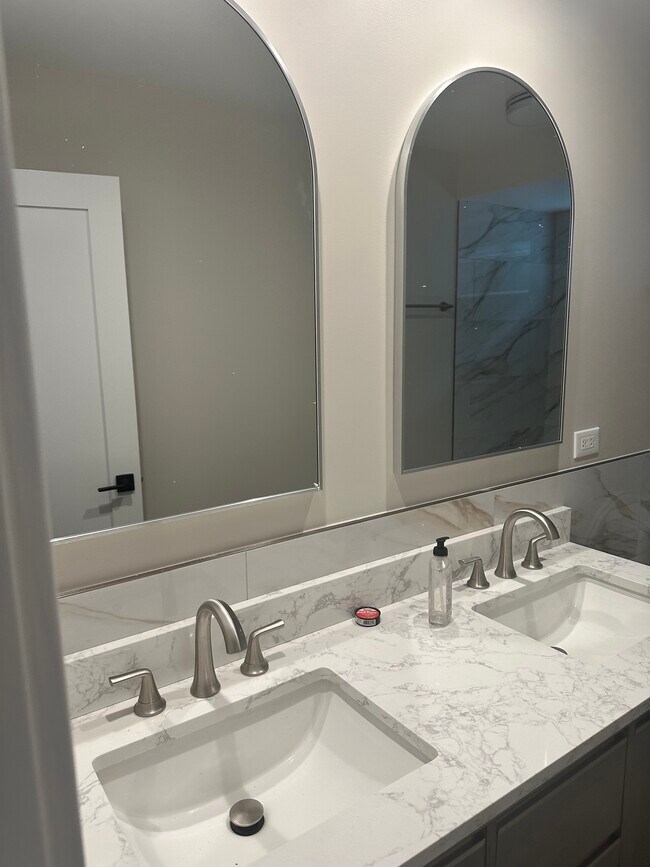 Baño 1 - 330 Barton Ave