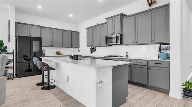 Foto principal - 7921 Blue Heron Ln