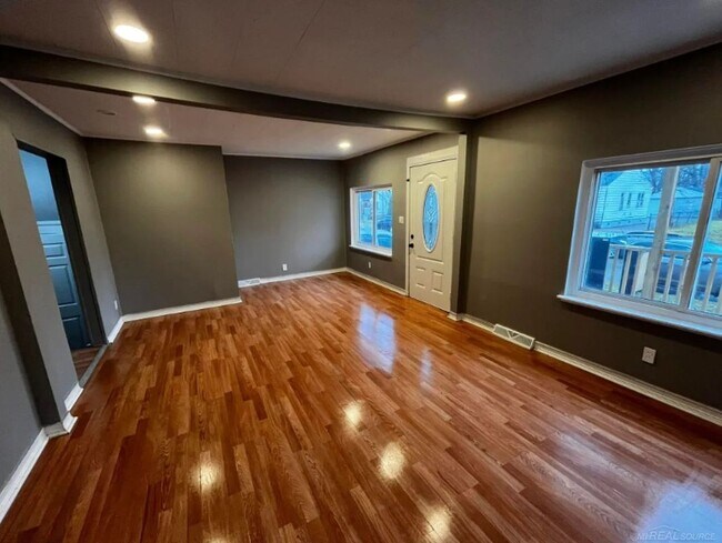 Foto del edificio - 8647 Chalmers Ave