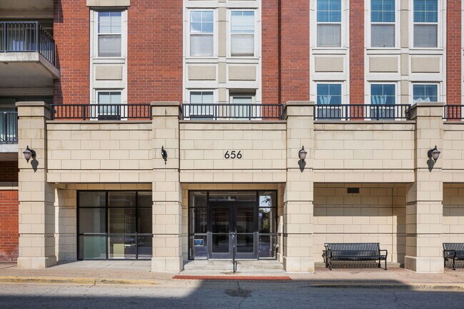 Foto del edificio - 656 Pearson St