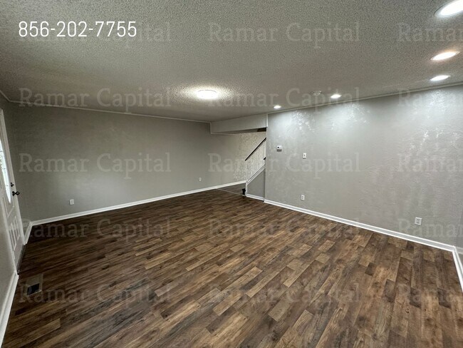 Foto del edificio - Manor Hall - 3 Bedroom 1.5 bath available ...