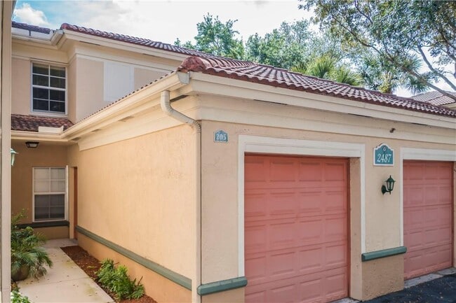 Building Photo - 2487 Centergate Dr