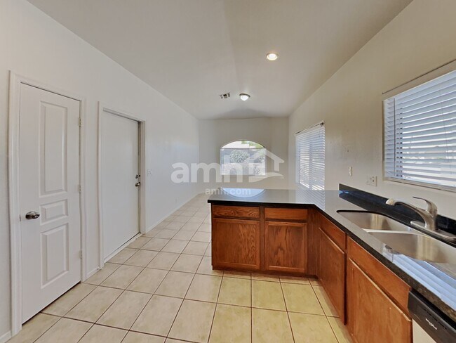 Foto del edificio - 5102 E Duane Ln