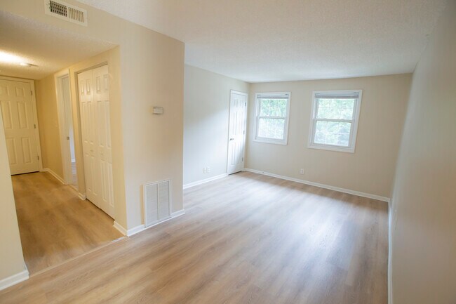 Building Photo - 34 Canteberi Ct