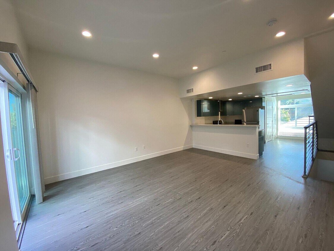 Primary Photo - 4461 Tujunga Ave