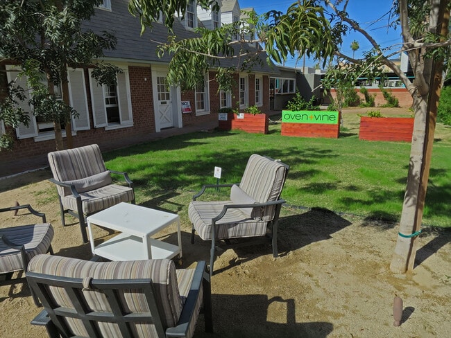 7 houses from coffee shop, pocket park and restaurant - 60 W Lewis Ave