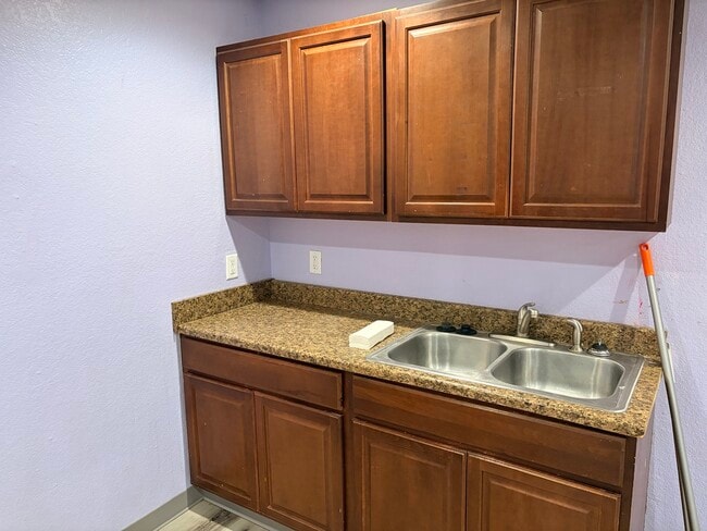 Building Photo - 515