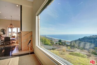 Building Photo - 5805 Foxview Dr